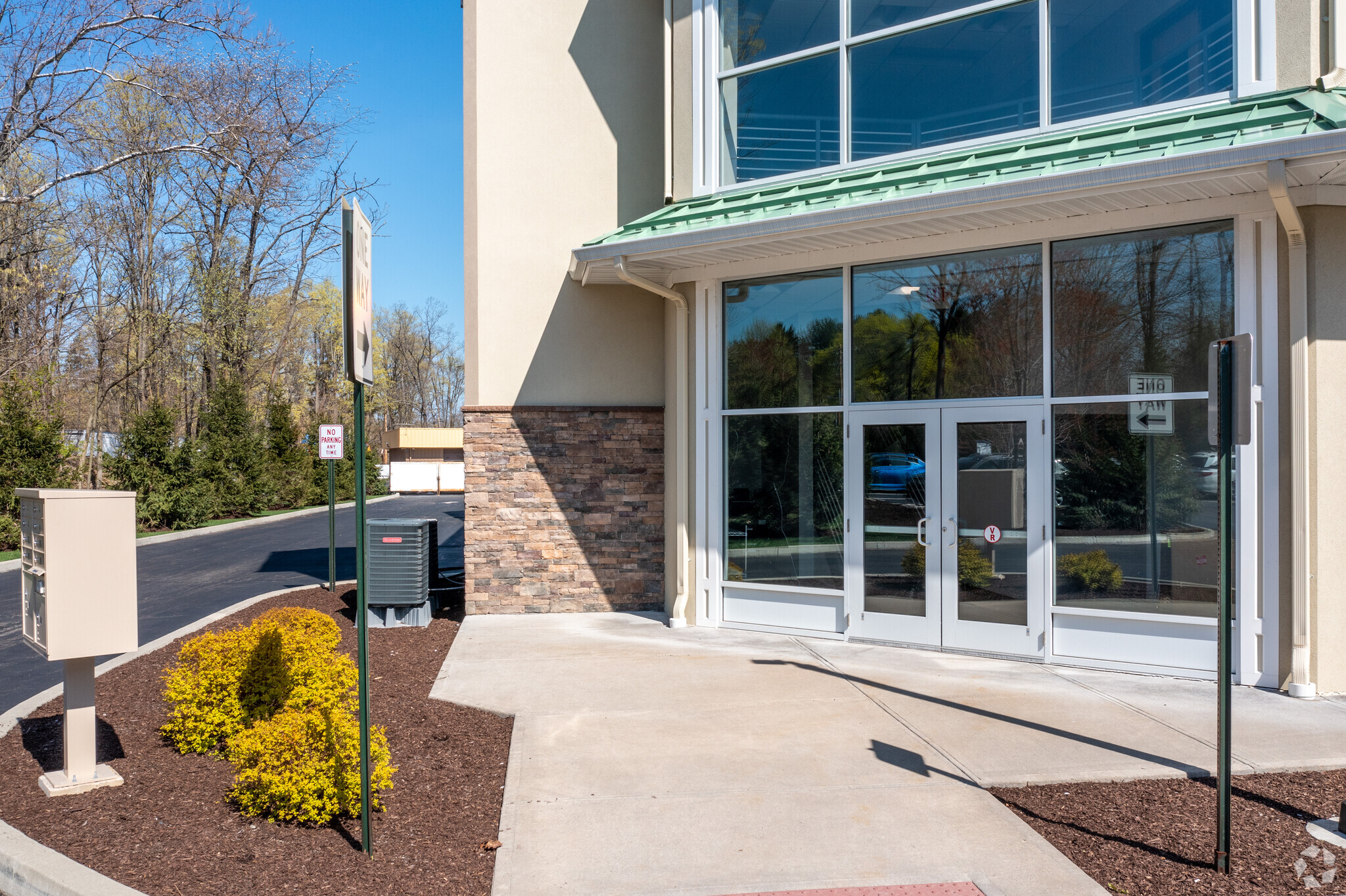 Osborne Square - Prime Retail / Restaurant Location